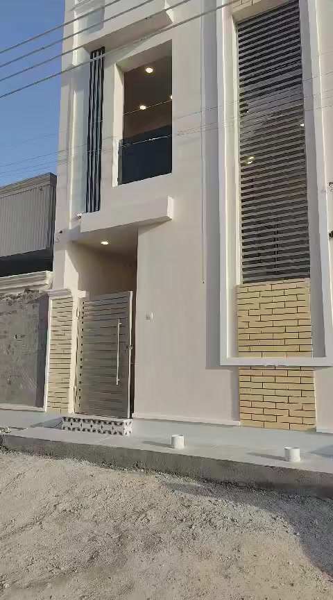 دار للبيع في منطقه الشرطة الخامسة 
١٠٠ م طابقين يحتوي على 
( ٤ نوم  _ ٢ صالة ٢ _ مطبخ ٢ _ حمام ٢_ منور )
طابو زراعي سند ٢٥ مجاور حسينية السيدة رقية 
بناء حديث غير مسكون 
يصلح للسكن عائلتين أو استثمار( ايجار )
السعر = 140 مليون مع مجال بسيط

للاستفسار الاتصال على الرقم ***********
