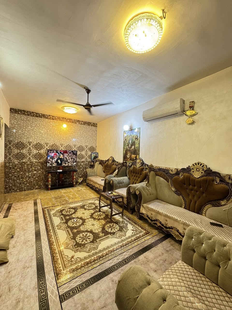 السلام عليكم بيت للبيع المساحة 100 متر العنوان الشعلة الدوانم شارع الغربي فرع سكله ابو عيسى يحتوي على استقبال و 4 غرف نوم وحمامين رقم الهاتف *********** متواجد ع واتساب
