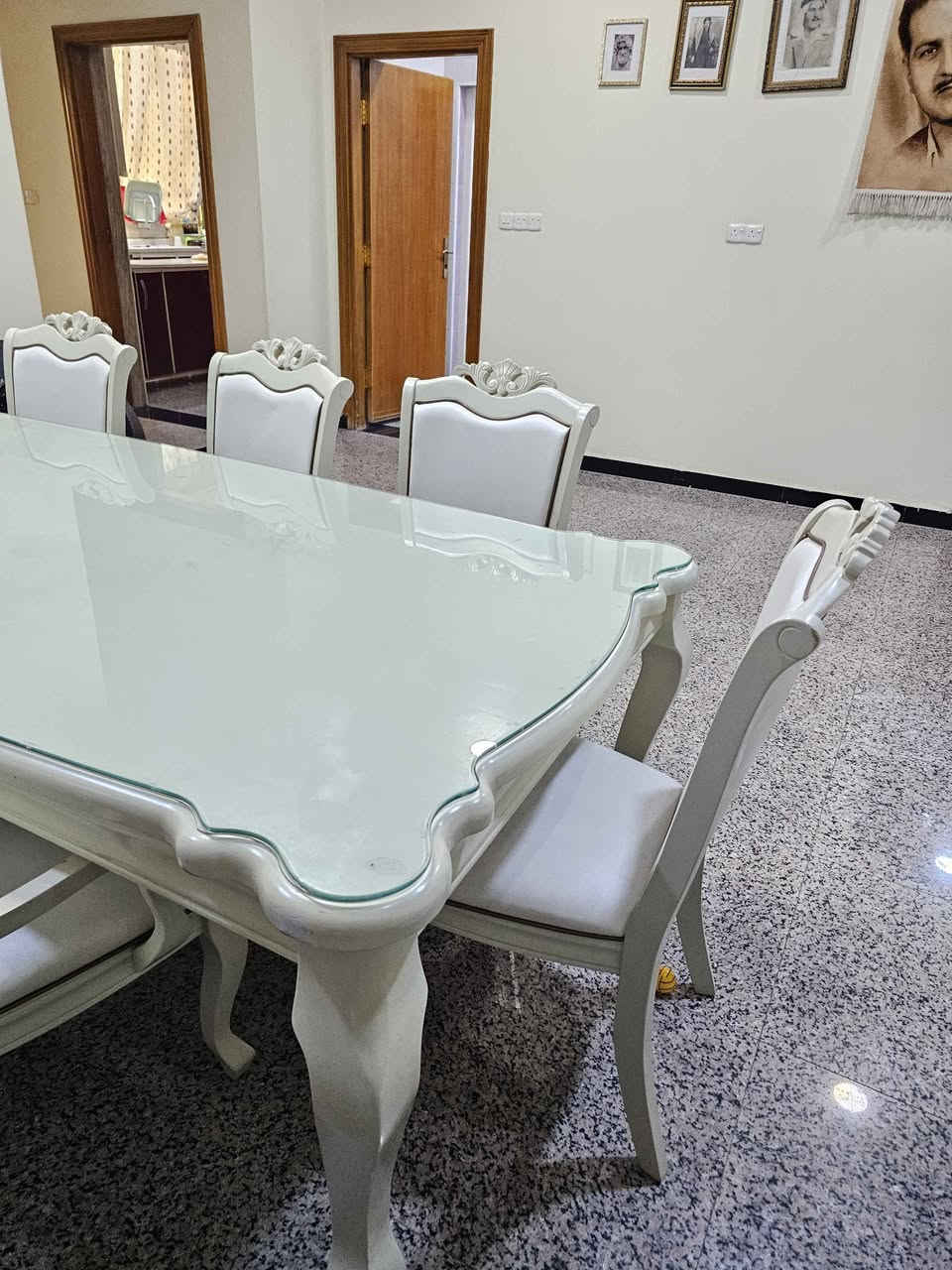 ميز طعام طوله 2.55 عرضه 1.10 ارتفاعه

0.75m

وياه 8 كراسي المكان البصره الوفود سطح الميز قطعة زجاج على طوله اضافيه منفصله والميز خشب

الشراي يراسلني ويتدلل السعر 750 وبيه مجال للشراي البصرة, العراق


**إذا كنت صاحب هذا الإعلان وتريد حذفه لأي سبب، رجاءا أرسل رسالة إلى الدعم الفني**