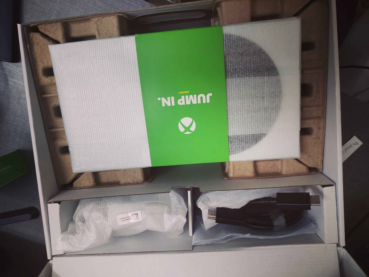 اكسبوكس سيرس اس مع كيم باس شهر وتنزيل ٣ العاب و بطاريات شحن عدد اثنين اكسبوكس شرط فحص وضمان تجربه يله *********** بغداد, العراق
