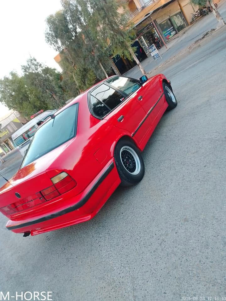 بیئم  ٥٢٥ گیر حادی ١٩٩٤ 
پیش پان و لایت ئەلقە 
دەبل ئیرباگ و کوشن جلد 
جوار جام کارەبا 
 کوشن کارەبا و ناو سپی 
ئەکسل قفل 
پاش و پیش کەپس  بی دەحم 
ئارم پلاست دهۆک 
گیر و مەکینە و ئەکسل و ئارم بەشەرت 
نرخ ٤٢ مەحامەلەیکی برایەنە 
ژم: *********** رانية, السليمانية
