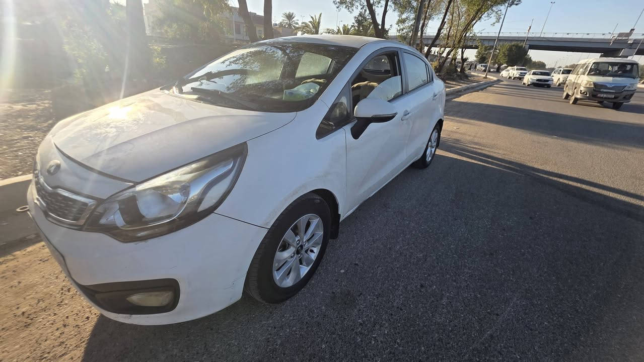 سلام عليكم كيا ريو وارد خليجي موديل 2016حادثها  بيها 3 قطع جاملغ اليمين ولباب اليمين ولبنيد سياره جاهزه تخم تاير صدر جديد محرك خير من الله  تبريد ثلج  مع منضومه غاز جديده محرك 1600 كهربائيات كلهه شغاله مري شفط رقم انكليزي بغداد تحويل ثاني يوم 
ملاحضه طخه خفيفه بل هلال الخلفي جها اليمين موضحه بل صوره 
السعر 95 $
تحكم ستيرن/ شاشه 
***********
مكان السياره بغداد الشعله
