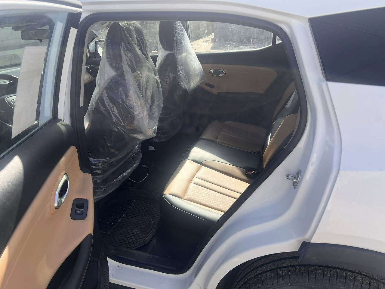 السلام وعليكم 
سياره GAC امزوم موديل ٢٠٢٤ فول مواصفات اعلى فئه  
بنرامه سياره كفاله عمامه ماشيه ٢٠ ألف السعر ١٤٥ وبيه مجال 
السياره مالت إقصاد قطع مباشر المشتري اله الصافي 
رقم الهاتف *********** واتساب موجود
