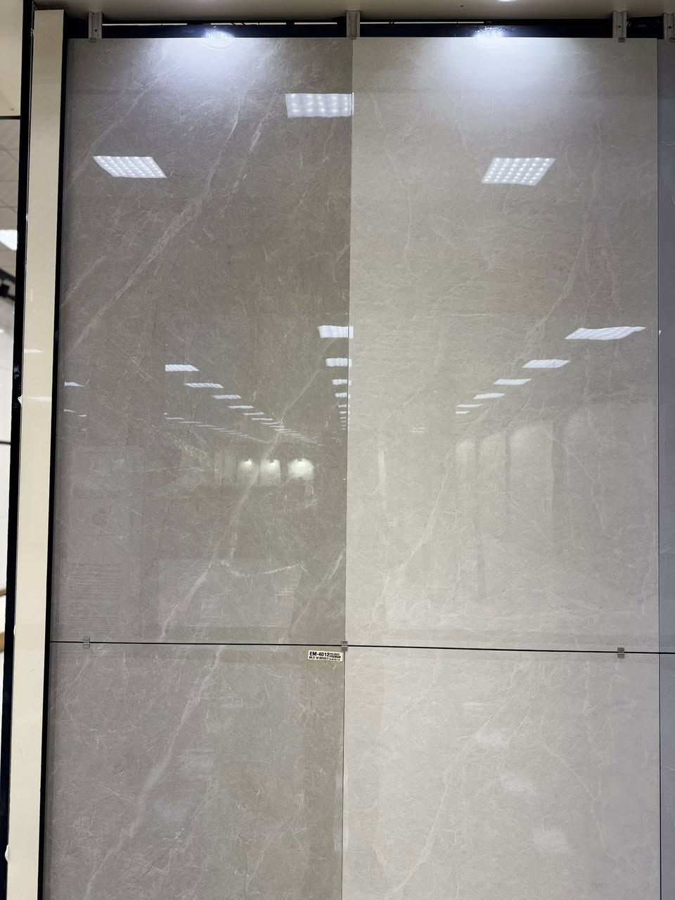 🔥 وصل حديثاً 🔥

سيراميك بورسلاين هندي 120×60
من شركة إيتاليزا الهندية
✨ بامتيازات إيطالية فاخرة ✨

قوة ✦ فخامة ✦ تصميم يلفت النظر
الخيار المثالي للبيوت العصرية والمساحات الراقية

✔ تحمّل عالي
✔ لمعة وأناقة تدوم
✔ مناسب للأرضيات والجدران
✔ بيع بالجملة والمفرد
✔ متوفر بألوان وتصاميم متعددة
🔹 وأكو هواي ألوان غير معروضة بالصور

📍 معرض البيت الحديث لتجارة السيراميك / ناصريه ناحية الفضليه
تعال وشوف الالوان بنفسك 👌
لأن بيتك يستاهل الأفضل �
 
للاستفسار :***********
