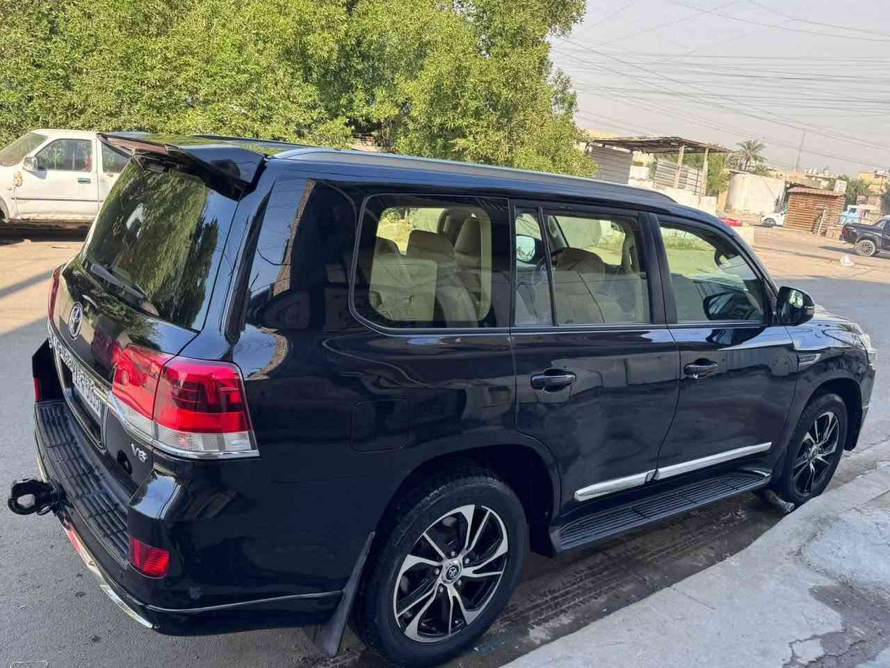 سلام عليكم لاندكروز موديل 2017 ماشيه 135بريم اصلي ام difdi فول مواصفات عنواني بغداد رقم *********** السعر 《440وبيها مجال
