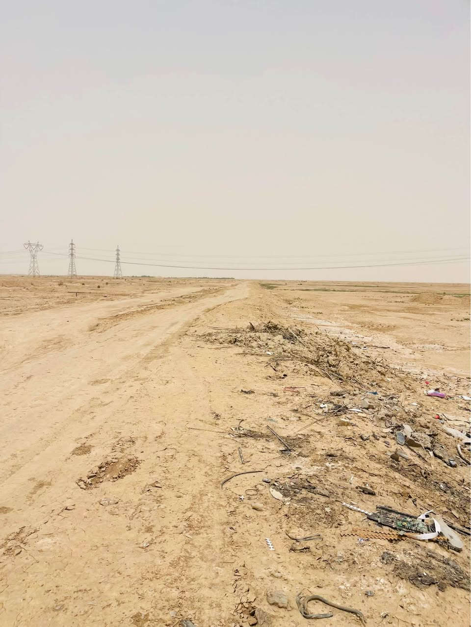 على بركة الله 
تم افتتاح ارض في الجزيرة _ الحوطة _ شارع حسن المرور 
(جهة البر ) 
الارض طابو صرف زراعي بسم عراقي وكالة ومكاتبة ونسخة من الطابو 
الخدمات ( ماء + كهرباء + تبليط ) 
قيد الانشاء 
مساحة الشارع الرئيسي25 متر تبليط 
والفرعي 12 متر تبليط 
الارض مقسمة على شكل دوانم 
نضام البيع (اقساط +نقد ) 
سعر الدونم نقد  110 مليون قابل للتفاوض 
اما الاقساط المقدم نص مبلغ الدونم وكل شهر 1 مليون 
تبعد الارض عن الشارع العام 900 متر  
للاستفسار اكثر اتصل على الرقم*********** البصرة, العراق
