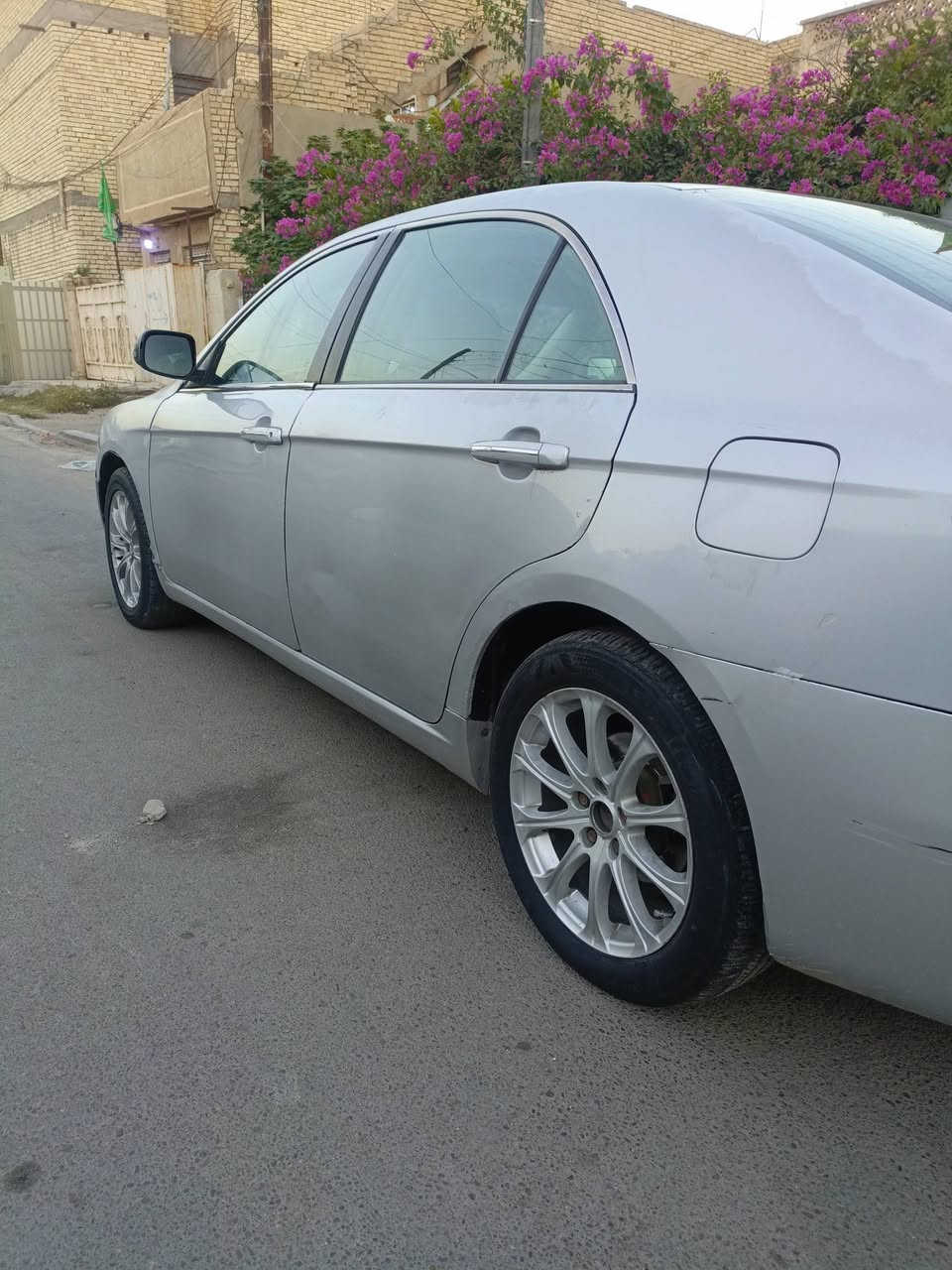 سلام عليكم للبيع أم كراند سي 8 موديل 2013 مكينه كير 2400 ميسبوشي خير من الله تبريد ثلج تدفئه شغاله كهربائيات كلها شغاله وبلاديه بدون ضربه تكم شواصي الغود حوضها نضيف داخلها جديد وبلادي  مكاني بغداد الاستفسار على الرقم‏‪***********
