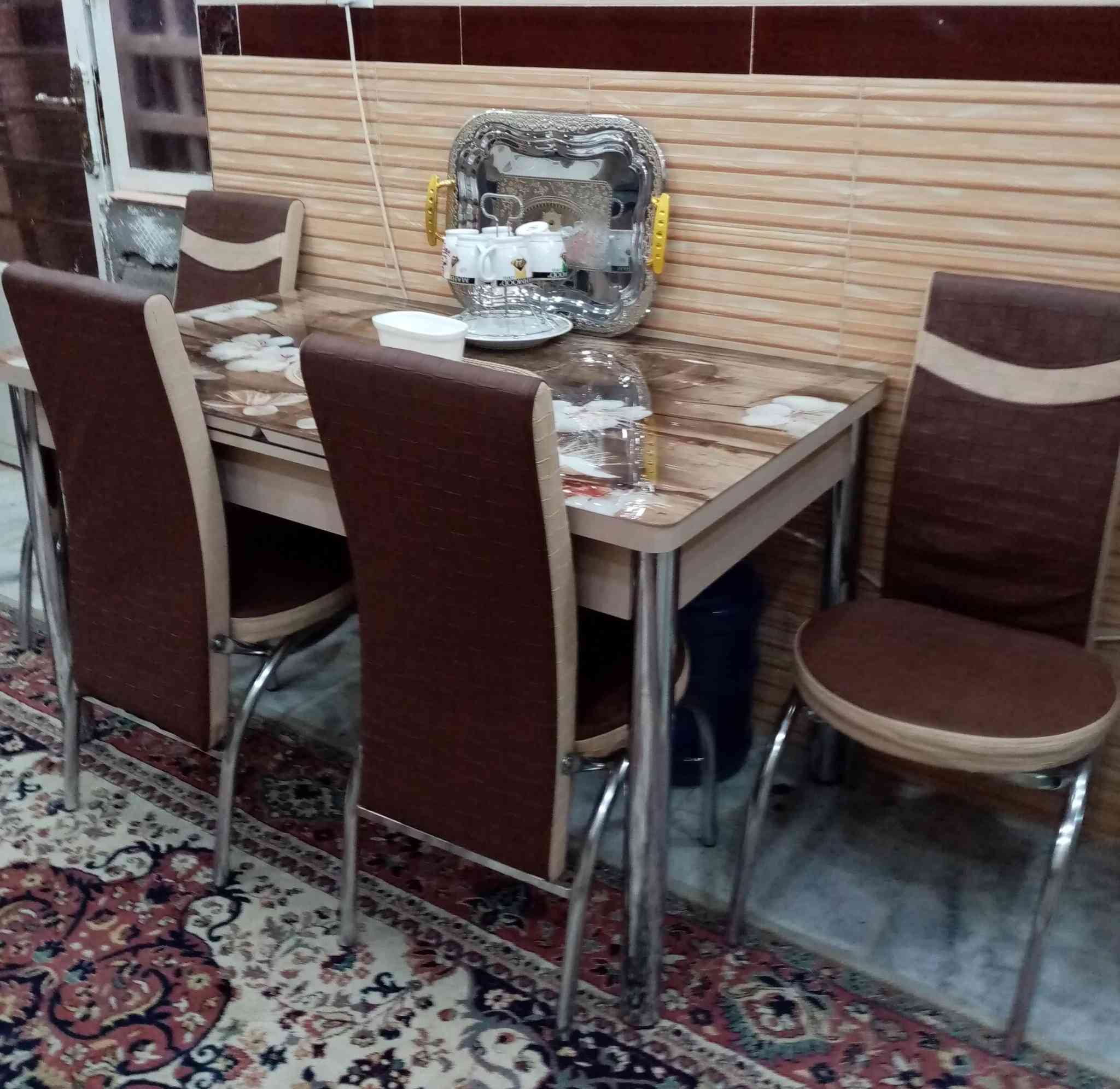 ميز يصغر ويتكبر ب120 حي السلام الميز جدا جديد نظافه 100٪ الكراسي نظافه 80٪


**إذا كنت صاحب هذا الإعلان وتريد حذفه لأي سبب، رجاءا أرسل رسالة إلى الدعم الفني**