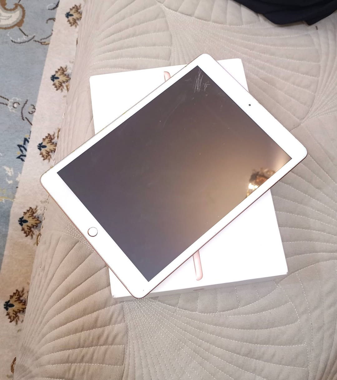 السلام عليكم شباب ايباد 7 نضيف ما عدى الشخط البي بل شاشه واضح امامك (الشاشه كلها تلمس حتى مكان الشخط) مبدل شاشه اصليه مال شركه ذاكره 32 بطاريه ما اعرفها نموذج m شكد لاكن شغاله جهاز مرتب 175 وبي مجال قليل للاستفسار *********** متوفر فقط واتساب او خاص رجاءً المو شراي لا يتعبني  مكاني بغداد مدينه
