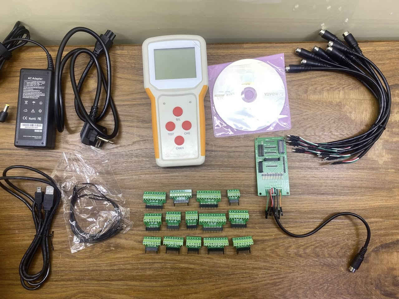 جهاز فحص بطارية لابتوب
هذا هو جهاز اختبار شاحن ومفرغ عالمي لبطارية الكمبيوتر المحمول طراز RFNT2. 
يمكنه شحن واختبار وتفريغ بطاريات الكمبيوتر المحمول المختلفة.
يحتوي على شاشة LCD لعرض حالة البطارية ومعلومات التشغيل.
يستخدم مراحل شحن مختلفة تشمل الشحن النشط والتمهيدي والتيار الثابت والجهد الثابت.

يمكنه إجراء تفريغ تيار ثابت للبطاريات.

يأتي مع مجموعة متنوعة من الكابلات والموصلات للتوافق مع أنواع مختلفة من البطاريات.

السعر  : ٢٠٠.٠٠٠ 
متوفر توصيل جميع المحافظات 

#جهاز_فحص_بطاريات #لابتوب #صيانة_لابتوبات 
#rfnt2 
#أدوات_صيانة #العراق #بغداد #أربيل #البصرة #الموصل #سوق_العراق #بيع_وشراء #صيانة_حاسبات #إلكترونيات_العراق #فاحص_بطارية #بطارية_لابتوب #تكنولوجيا #صيانة #HP #Dell #Lenovo #RFNT2 #BatteryTester #Iraq_Market #Technical_Tools


**إذا كنت صاحب هذا الإعلان وتريد حذفه لأي سبب، رجاءا أرسل رسالة إلى الدعم الفني**