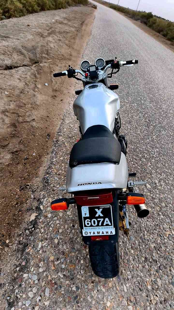 السلام عليكم بطح سيبي 400 جيل اول دراجه نضيفه حيل وما ناقصهه برقي شغاله بكل وقت اوراق كامله كمرك مدفوع كهربائيات شغاله مكينه كلش حلوه لٱ صوت ولا نضيح مكاني الناصرية قضاء الاصلاح سعر مليون و 500 وبيهه مجال

***********
