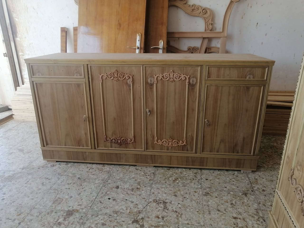 بوفية ٢متر لل بي ع
 للستفسار 
***********
*********** 
ابو علي
