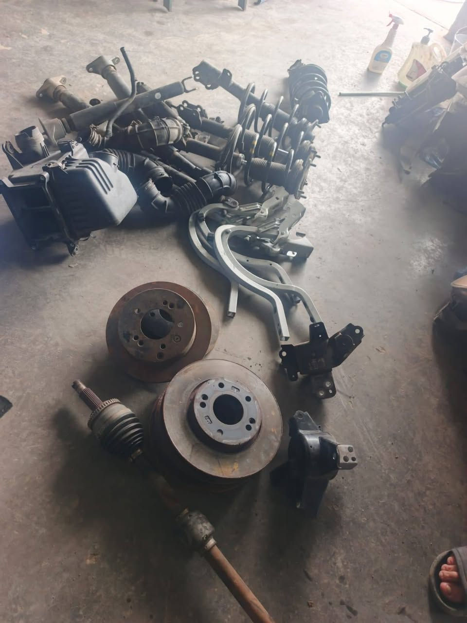 غراض سيراتو تفصيخ حاويه من موديل ٩ الى ١٣ والنترا من ٧الى ١١ يوجد توصيل جميع المحافظات 5000 الاستفساررًالاتصال عل الرقم *********** الحجز واتساب أو اتصال
