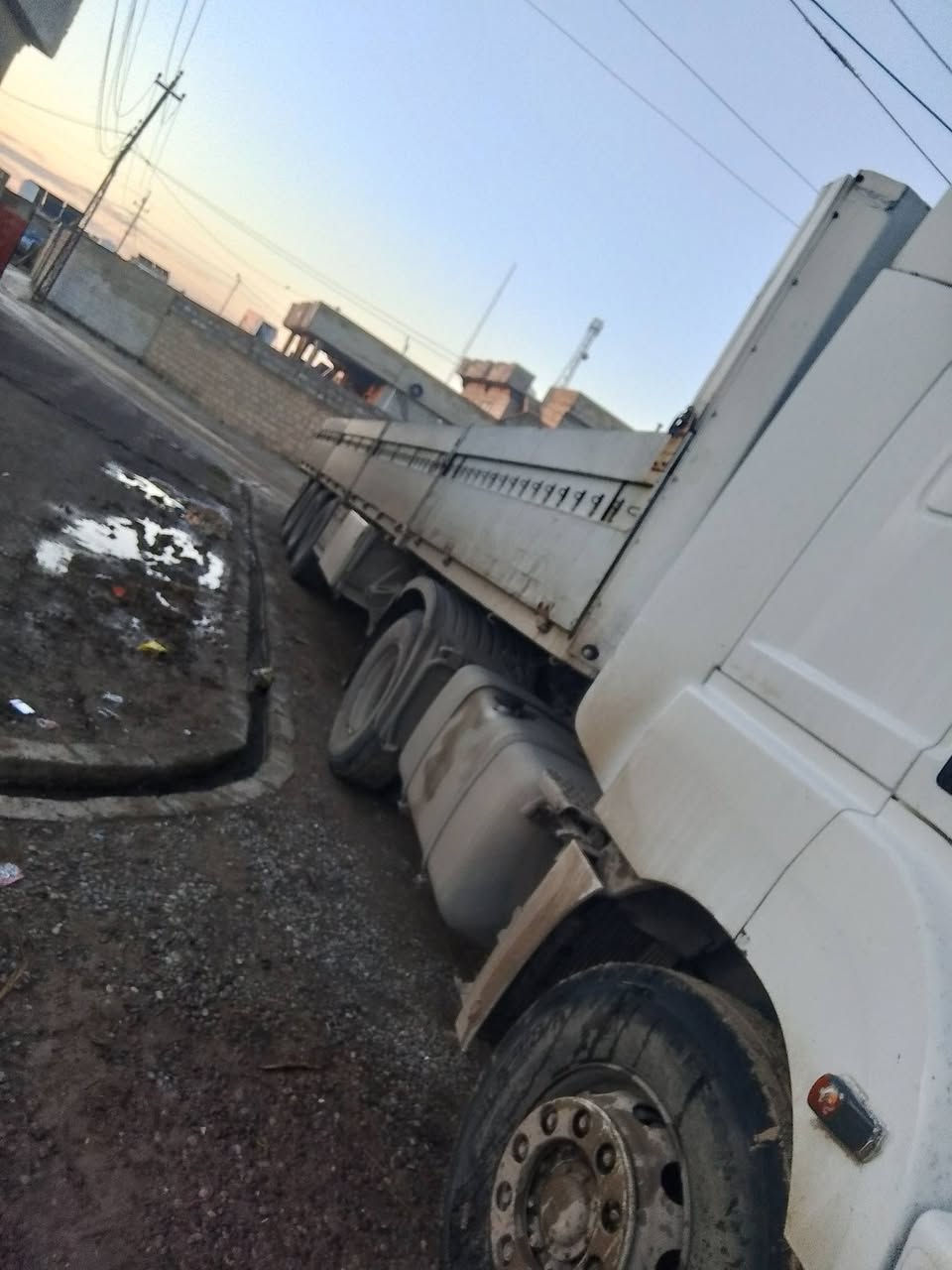 السلام عليكم سياره للبيع 
 موديل 2004 گير كهرب حجم 43 عربانه اوربيه ثلاث محاور تك تايه دنگير مدور ويل فافون سنويه لل 2030 سياره باسمي حصه مال گاز طخم تايه جديد راس وعربانه
ومكينه معمره جديد شرط شاصي وگير 

للاستفسار الاتصال على 
***********
