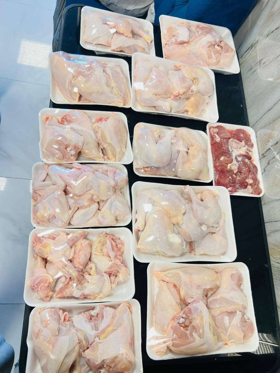 دجاج ذبح عراقي محلي متوفر 
افخاذ ،صدر،اجنحه،كبده ،
*********** ،،واتساب 
سمك مسكوف متوفر
