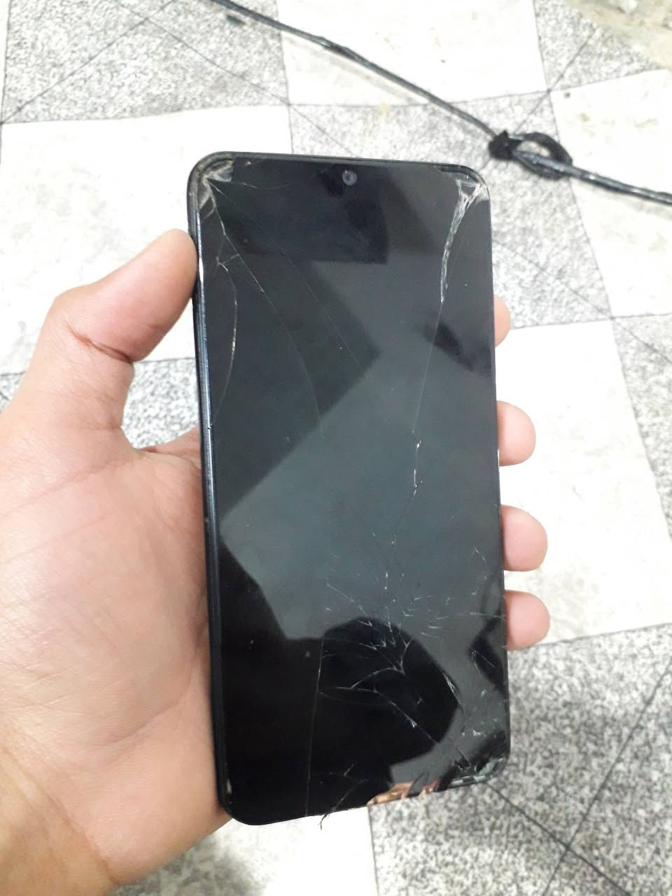 سلام عليكم عندي هذه جهاز ذاكرته 128 جهاز كله شغال فقط شاشه مالته تعبانه حيل يرادلها تبديل مفرمت وكل شي جاهز  سعر ٢٥  الف  شرط فحص وضمان مكاني بغداد مدينة الصدر ***********
