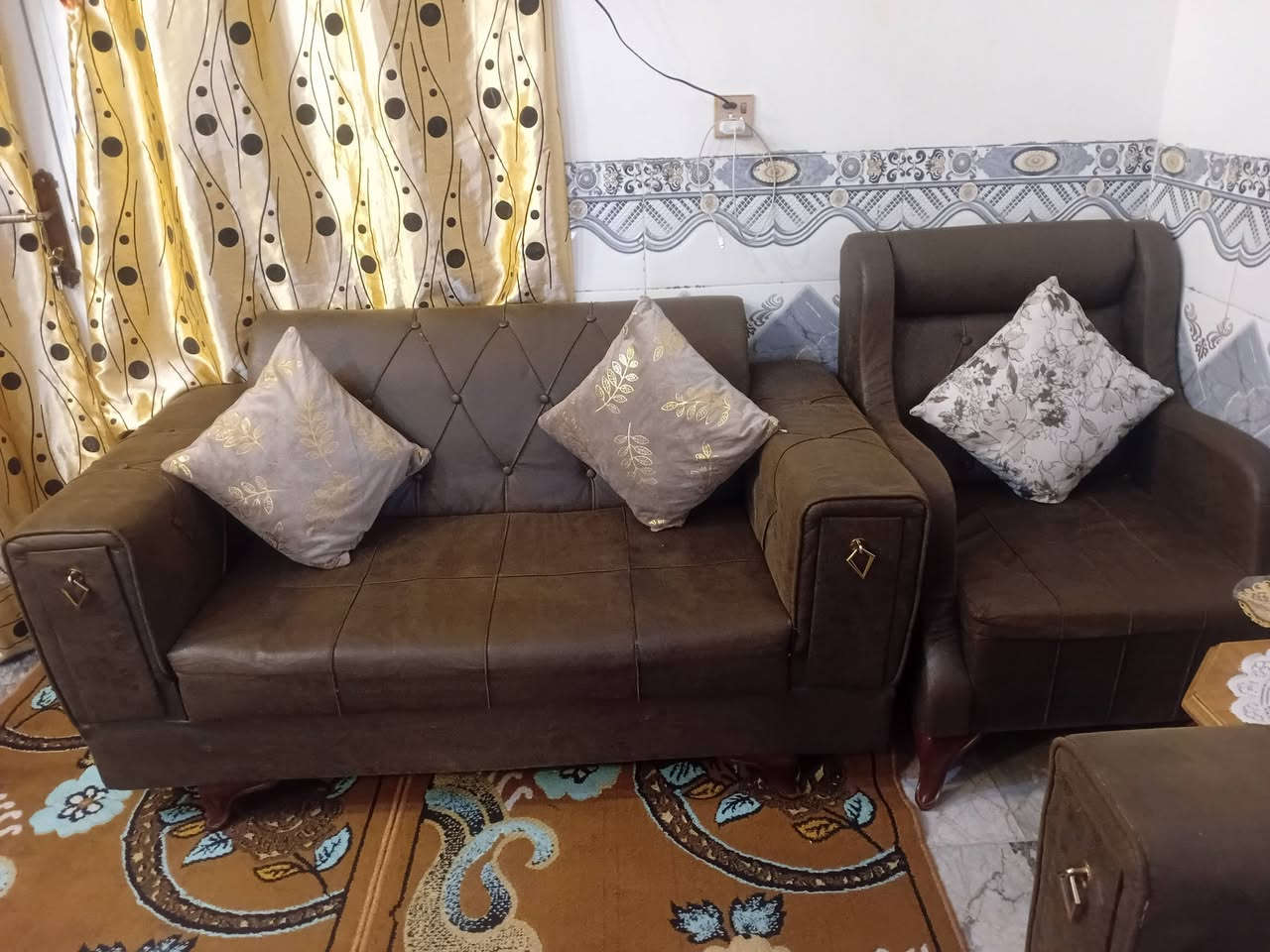 تخم تكمه نظيف جدا 10مقاعد  ٢٥٠ الف مكان الخطيب زراعي الي يريده  هذا رقم ***********  بي واتساب
