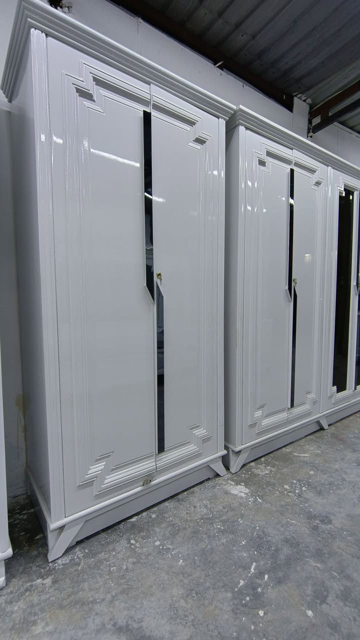 غرفة نوم 6 أبواب مع ملحق داخلي
شغل عراقي على الموديلات التركية وبمواصفات عالية الجودة.
طول الكنترول: 3 متر و20سم
ارتفاع الكنترول: 2 متر و40 سم
زاوية ملابس بارتفاع الكنترول
عرض الزاوية: 1 متر و10 سم
تحتوي على 11 قطعة
الصبغ: درجة أولى
الداخل: صاج
القاعدة: بلوك صاج 16 مليم
الظهر: جرجوبة ضب (براغي)
تنفيذ دقيق وتشطيب عمل درجة أولى
💰 السعر: مليونين وربع
🚚 السعر شامل شد والنقل داخل بغداد
📦 يتوفر شد ونقل لجميع المحافظات

***********
