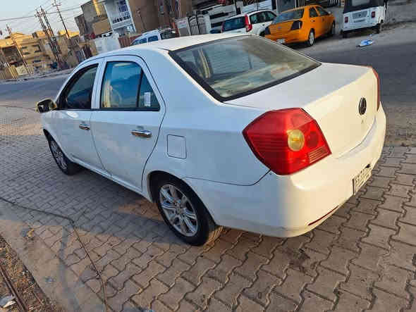 السلام عليكم ،، جيلي أم كي 2012 مصبوغة حزام كير محرك تبريد تدفئة خير من الله والسيارة رقم بغداد انكليزي قبل اسبوع مبدلة وهزة جديدة سعرهه 45 وبيهه مجال ،، مكاني بغداد الزعفرانية وهذا رقمي   ***********
