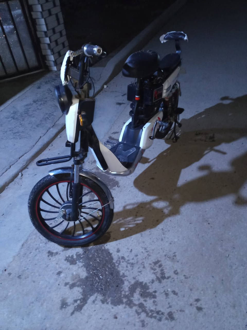 السلام عليكم دراجة شحن حجم 20خمس بطاريات جداد الدراجة جديدة بمعنى الكلمة الكهربايات كلة شغال مكان بغداد المشتل بحي الراسة السعر 250وبيهة مجال الطيبين رقمي ***********
