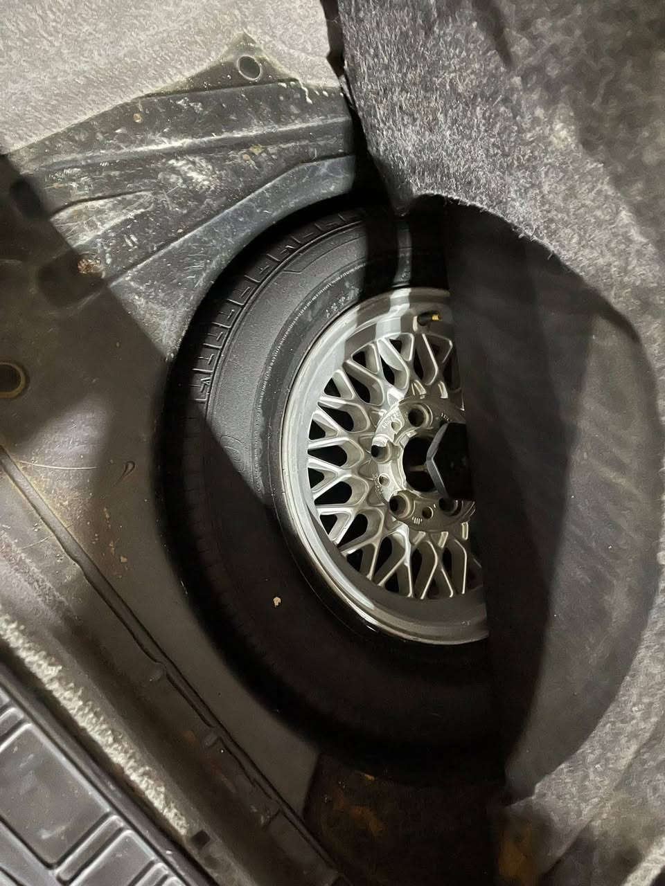 السلام عليكم بي ام دبليو ، 740.. 8 سلندر مكفوله من الضربه  كير مكينه جديد  حداديه جديده كهربائيات كلها شغاله شرط. رقم دهوك دولي راعيها  بغداد  مداور ثاني يوم بجم عريض سياره مصبوغه جماليه العنوان
 الديوانيه  سعرها ٥٤ وبيها مجال بسيط
***********
