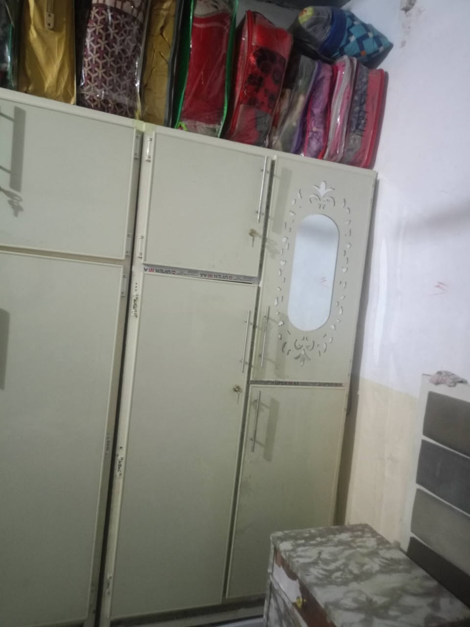 سلام عليكم كاونتر للبيع مستعمل نضيف
80% كامل ماناقصه شي قطعنتين تسكام السعر 350بي مجال شراي تفضل خاص او اتصل *********** 
كربلاء حي الغدير
