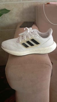 أديداس • مقاس ٤٢ • السليمانية