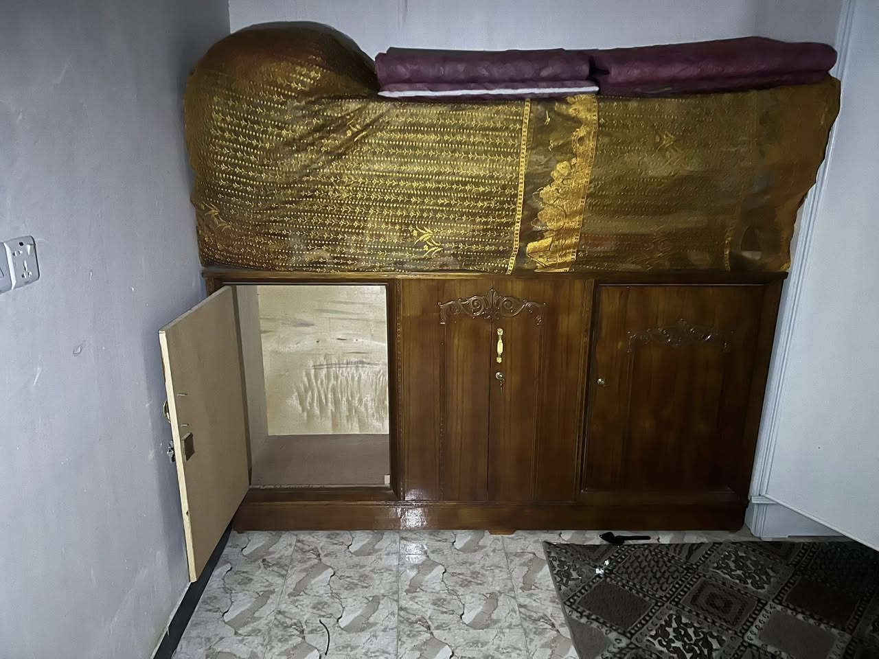 عندي هذني الغراض مال بيت للبيت كلما وسعره 
وياهن صوبه نفطيه جديده 
السبلت ميديا 2طن  نهايت الموسم شديته
هذا رقمي ***********
***********
مكاني ابو غريب
