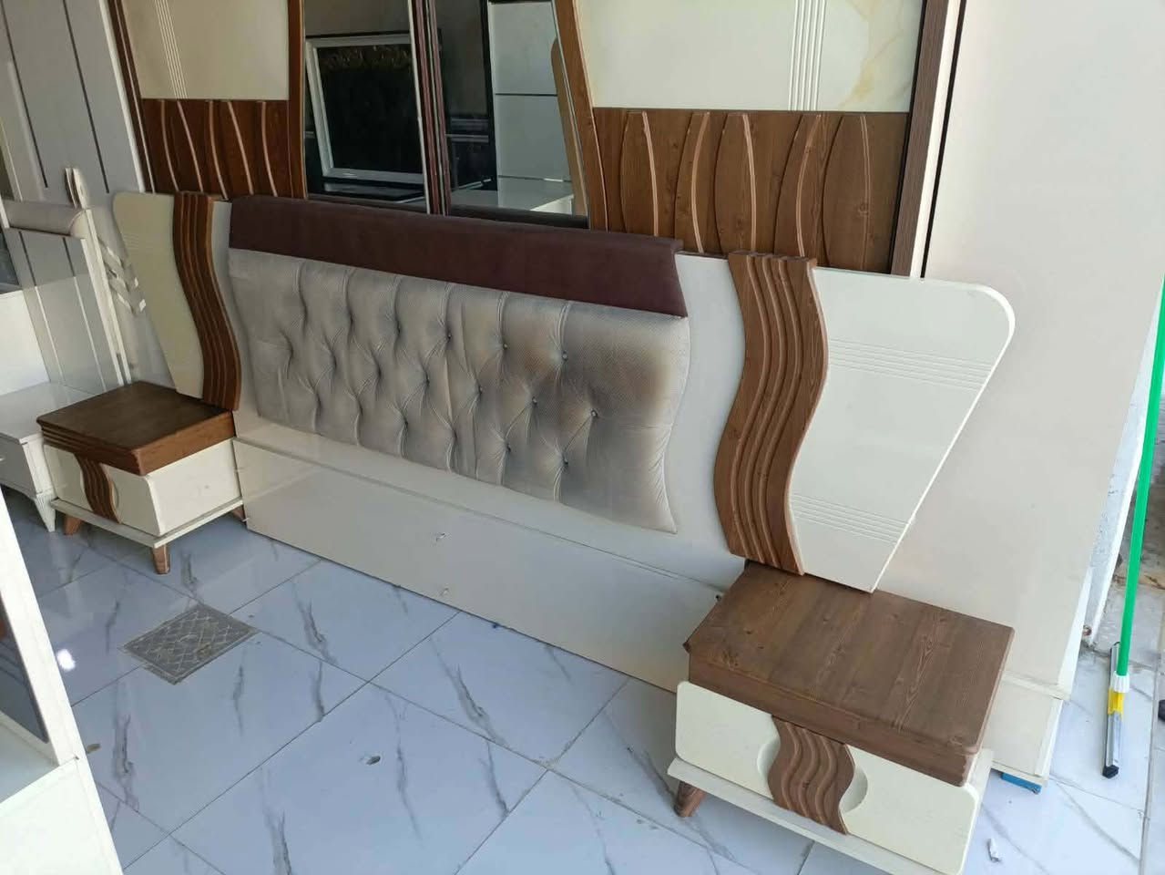 غرفه نوم اخو الجديد نضيف مابيهم اي عيب  شراي تعال خاص عنوان كركوك


**إذا كنت صاحب هذا الإعلان وتريد حذفه لأي سبب، رجاءا أرسل رسالة إلى الدعم الفني**