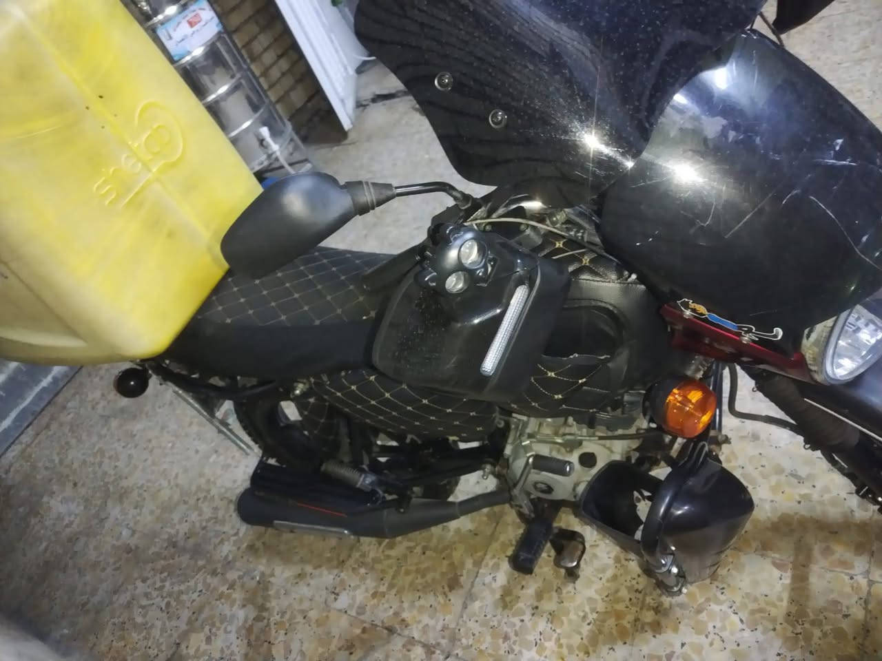 السلام عليكم بوكسر جبلي للبيع كهريائيات خير من مكينه خير من الله ٧اوراق اصولي كلي شغال بيها مابيها اي نقص تريد بس سايق السعر ١٢٠٠مليون ومييتين مكاني الطالبيه ***********
