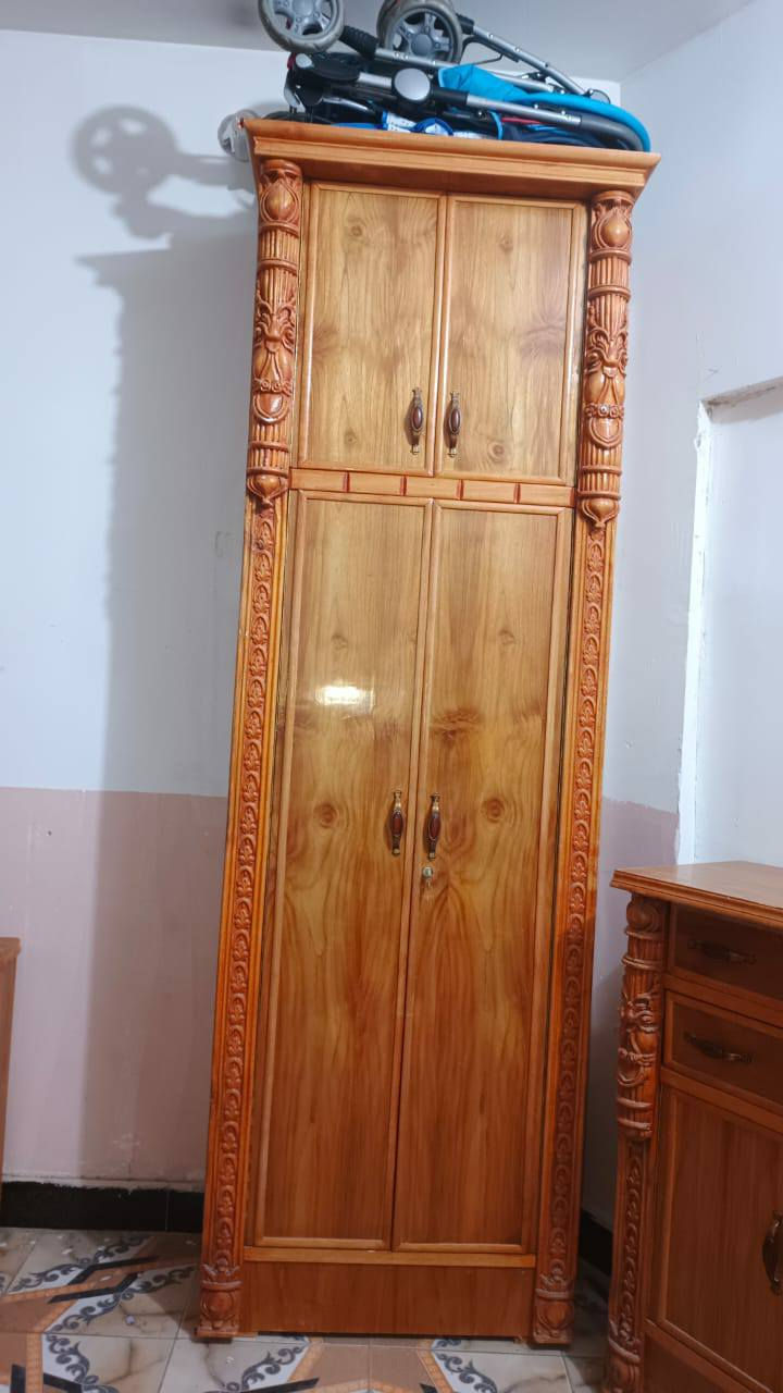 للبيع السعر 900 وبيها مجال رقم ***********
