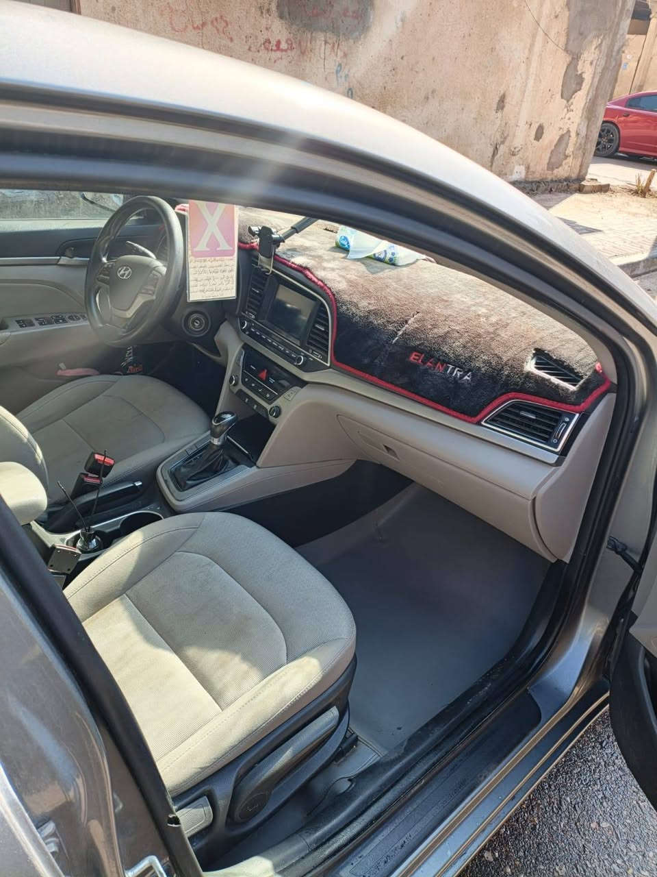 الانترا 2017 وارد أمريكي حادثها بنيد فقط وبيها بارد وبعض الملاحظات المكينه بدايه خيط السعر 118 وبيها مجال اتصل وبالخدمه *********** مكان البصره
