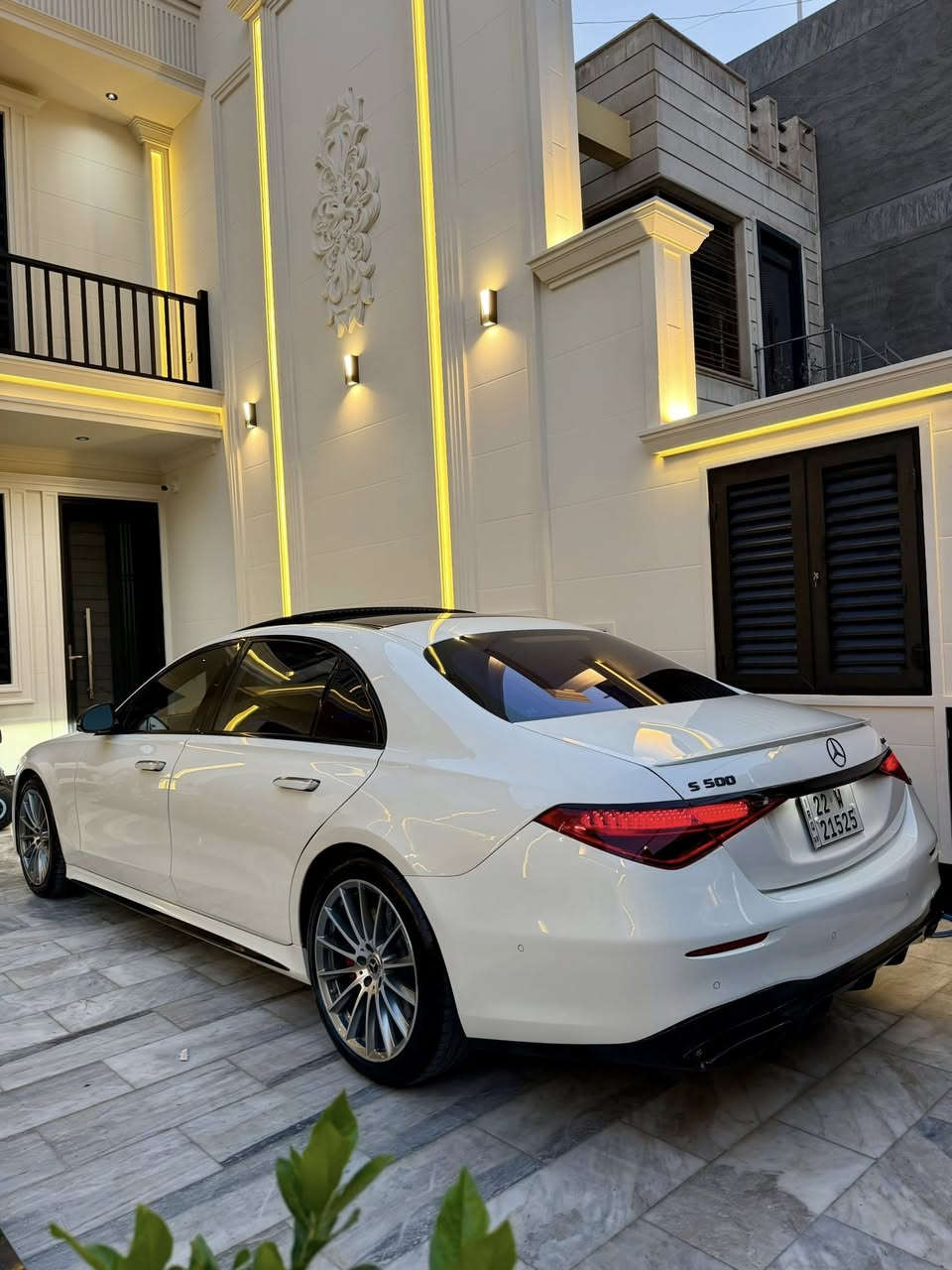 مرسيدس s500 2023 
جديده امريكيه حادثها جاملغ خلفي فقط 
ماشيه 41 الف ميل جديده جداً
السياره داخل مبدل وليس مدوشم
يعني كله اصلي وكاله 
السياره مكانها بغداد 

***********

