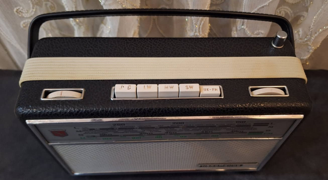 رادیو نوردمندی الماني  اصلي نسبة نضافة ۹۷٪۱۰۰  وزن ثقیل نضیف جدا انتاج سنة 1967 یعمل  علی کهرباء  220  فولت محاویلة خارجي و 4 باتري وصط جهاز كامل شغال    موجات رادیو  
FM   MW     LW  SW
توصیل   للحجز مراسلة الصفحة او مراسلة واتساب على الرقم ***********
