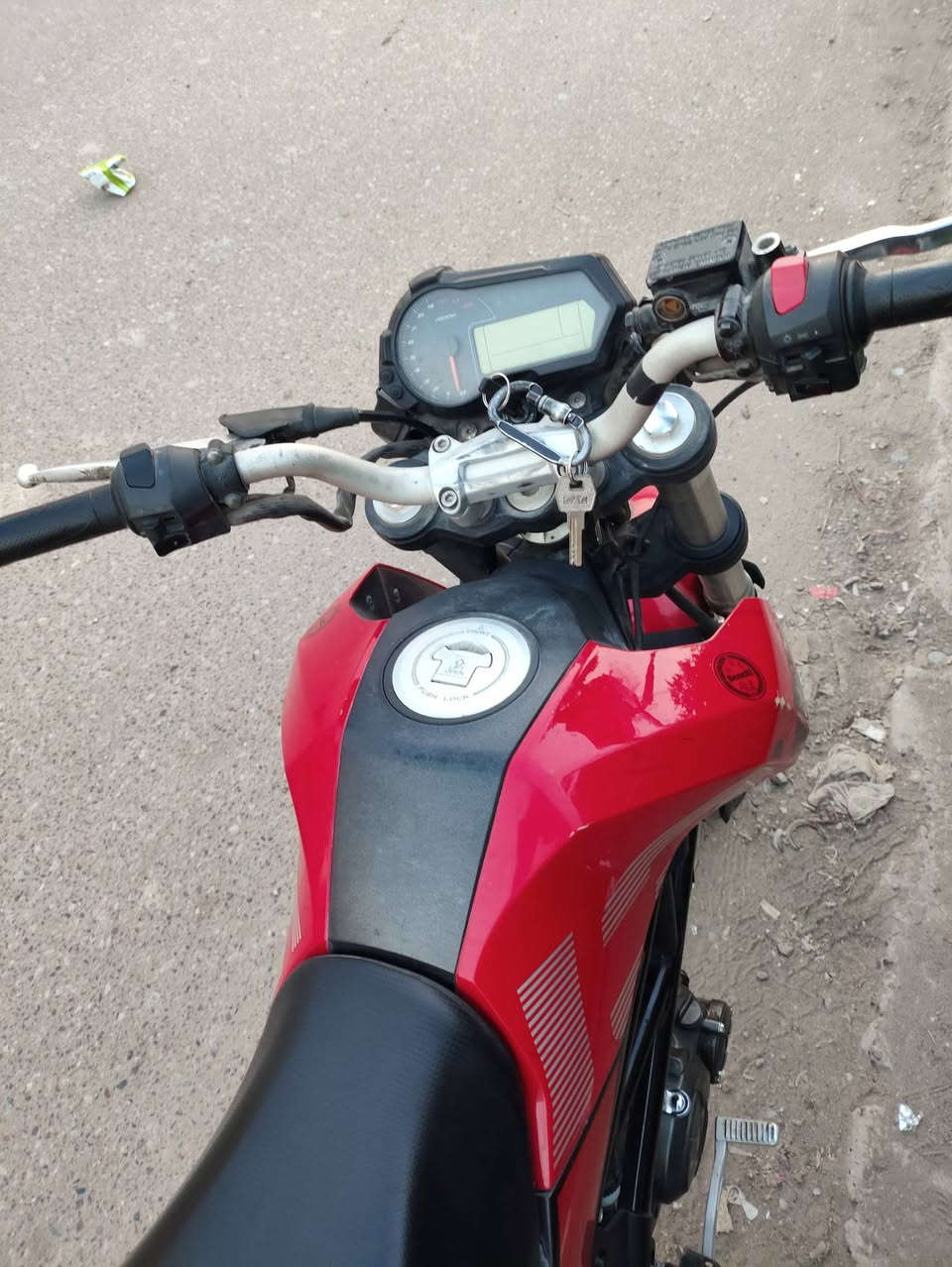 بنلي 135 
ايطالي وليس صيني 2023
دشبول ولايت شغالات ما بيهن شي 
مكفولة گير ومكينة وشاصي 
دهن كلة xado وتبديل كل 1700 كيلو 
مبدل كوبلن وزنجيل ودشالي خلفي امامي جدد 
ماشية 25 الف 
مرقمة وبأسم الشركه شوكت ما يعجبك حول 
الدراجه ما شايفة الدلفري استعمال شخصي 
للبيع مليونين و100 وبيها مجال او مراوس ويا ستيد مرقم 
المكان بغداد 
واتساب ***********
