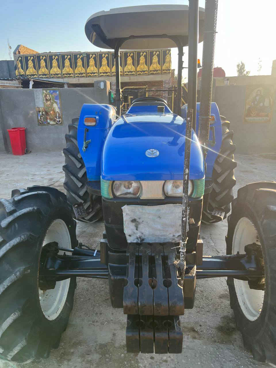 لبيع مكينه نيوهولند حجم ٨٠  موديل ٢٠١٤ مكينه جديده تخم تاير مكينه ما ناقصه شي كير وكسن شركه   مكينته لا تنقيص ولا تبخير سعر تصال على رقم ***********
