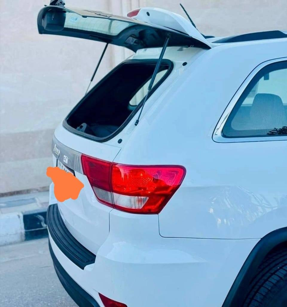 #جيب_شيروكي_لاريدو
#موديل 2013
السيارة  خليجي بنزين عادي رقم بغداد الدولي انكليزي حجم #المحرك 6 سلندر  3600 
#المسافة_المقطوعة 80 الف حقيقي.. 
#مواصفات السيارة فول 1/1
1.شاشة كبيرة 
2.بصمة تشغيل 
3. مقاعد جلد اصليه 
4.كراسي كهرباء
5.داخل بيجي 
6.المقاعد تدفئة مع تبريد 
7.سلايت بنرواما
8. سستم صوت 
9.جنطة قطعتين 
10.يدات ستيل اصل 
11.تبريد قطعتين ثلج 
12.تحكم استيرن جهتين 
13.ناقل حركة ٨ نمر 
14.فور ويل 4×4
15.كاميرا خلفية دوارة أصلية 
16.حساسات امامي خلفي
17.زراكات لايت 
18.كلوب طوارئ بالجنطه
19.برده بالصندوق شركة
20. ماوس تحكم أنظمة القيادة 
21. بصمة أبواب
***********
السعر 185
