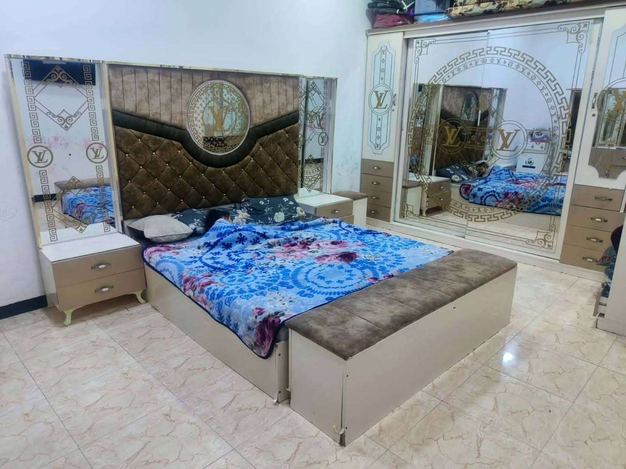 للبيع ٩ قطع غرفه نوم سعر ٥٥٠ وبي  مجال ع خاص
رمادي كورنيش الحوز
*********** للاستفسار
