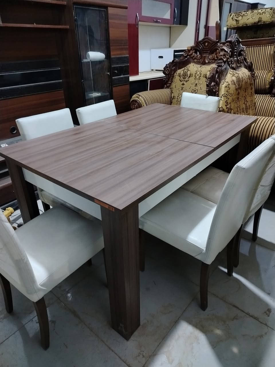 ميز طعام سلايت ٦ كراسي مستعمل شهر واحد
عنوان داره كوناره داخل فرع مي كلات مزاد ابو علي ***********
