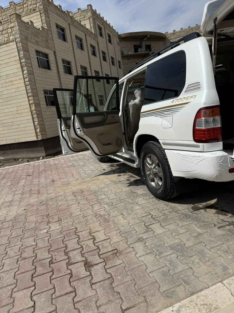 سلام عليكم 

سيارة VX.R لاندكروز مديل 2006 تجي مواصفات لكزز

السياره تجي فول مواصفات :

حجم المحرك 4700c
8سلندر

سنويه تنتهي 2030شهر الثامن 
سنويه بسمي هزه جديده 
رقم اربيل انكليزي جديد  

صدر سياره جديده صارلي شهرين من بدلته امامي خلفي بنزات فلنجات دسكات كلشي بسياره جديد 

دهن اكسل دهن لوكير دهن كير دهن محرك ماء راديتر زيتي  كله اصلي وجديد سياره معتني بيه

تبريد جديد  + تدفءه جديد كلشي اصلي 

تايرات دنلوب تخم ياباني اصلي قبل شهر شديتهن تجي وتقره التاريخ مالتهن

منضومة غاز ايطاليه خزان 100 لتر حلقي  يعني انسه الصرف 

سياره دبل تانكي بانزين وتانكي 100 لتر غاز 
كشنات جلد وتحكم كهرباءي سلايد روف شاشه لمس+ ثلاجه  

للمعلومات سياره كلشي يشتغل بيه ماكو شي بيه واكف  كلشي بسياره يشتغل

سياره خير من الله ونشطه مو مثل 6 سلندر  وللعلم الفكسارا صرفه اقل من صرف الجكسارا وغراضه ارخص من الجكسارا محرك وكير وكلشي بسياره ارخص من الجكسارا 

ملاحضه مرفوق السونار مع الصور

مكاني واسط / الكوت 

  بالعافيه على الياخذه والتوفيق للجميع 

السعر خاص اتصل وتدلل

***********
