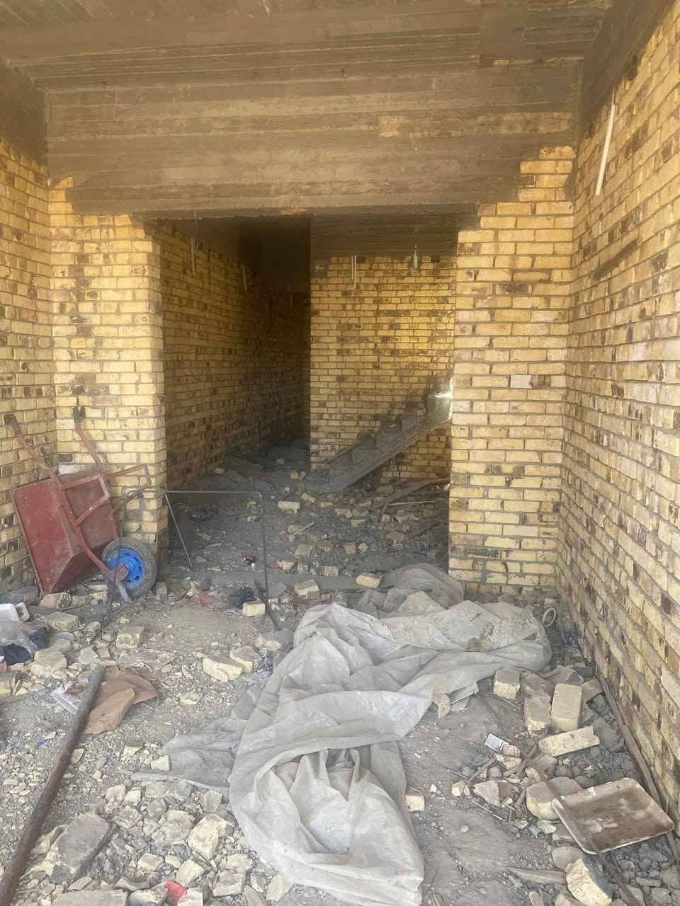� هيكل للبيع – 90 متر زراعي ملك صرف عثماني 🏡

📍 الموقع: حي الثقافي
خلف مطعم مندي دار اليمن – فرع بيت رئيس الجامعة
(أو خلف مطعم حياوي، الطريقين نفس الموقع)

🔹 الهيكل طابقين
🔹 الواجهة: 5 متر وربع
🔹 البيع كامل أو على الوضع حسب الطلب

📌 تفاصيل الطابق الأول:
▪️ استقبال
▪️ صالة
▪️ منور
▪️ مطبخ
▪️ مجمع صحيات

📌 تفاصيل الطابق الثاني:
▪️ غرفتين نوم
▪️ صالة
▪️ مجمع صحيات

━━━━━━━━━━━━━━━━━━

📞 للاستفسار والمراجعة:
مكتب المحيط لبيع وشراء العقار – الديوانية
📍 الشارع الحولي – خلف جامعة القادسية – قرب غسل غريب الطوس

☎️ الاتصال:
***********
***********
