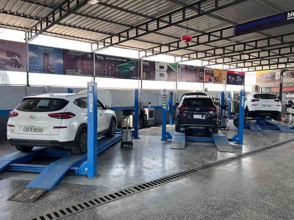 المكتب الهندسي للسيارات 

✨️سيارتك في أيدٍ أمينة.. رفاهية الخدمة ودقة الأداء في الموصل 💎🚗

👨‍💻​عملائنا الكرام،
لأن سيارتكم تستحق الأفضل، نضع بين أيديكم خبراتنا الهندسية المتطورة لضمان قيادة آمنة ومريحة. في المكتب الهندسي للسيارات، نجمع بين التكنولوجيا الحديثة وقطع الغيار الأصلية.

​🌟 لماذا نحن خيارك الأول؟
🔹️​راحة متكاملة: صالات انتظار مكيفة ومنفصلة (خاصة للرجال 👨‍💼 وخاصة للنساء 👩‍💼) مع خدمة إنترنت مجانية 🛜.
🔹️​كوادر متخصصة: فريق هندسي وفني بمهنية عالية لضمان أدق النتائج 💪.

​🛠️ خدماتنا الشاملة:
🔸️نقدم صيانة متكاملة للسيارات الحديثة تشمل:
​استبدال جميع أنواع الزيوت والفلاتر (محرك، كير، بريك، راديتر) من مناشئ عالمية.
🔸️​صيانة دقيقة لمنظومات الوقود وتنظيف النوزلات وغرف الاحتراق.
🔸️​تصفير (خرطة) الفلنجات وتنظيف حجر البيئة بأحدث الأجهزة الإلكترونية.
🔸️​خدمات تنظيف الدكشن البارد ومنظومة الهواء دون الحاجة للفتح.

​🌍 وكلاء حصريون لأفضل الماركات العالمية:
نفتخر بكوننا وكلاء لشركات رصينة:
💠وكلاء شركة دنكرمان (Denckermann) البولندية
💠وكلاء شركة بلوكم (Bluechem) الألمانية
💠وكلاء شركة بيل 1 (Bell 1) السنغافورية
💠وكلاء زيوت (ARECA) الفرنسية 
💠وكلاء بطاريات اكما (EGMA BATTERY) في الموصل. 
💠وكلاء شركة (A9) السويسرية.

​🎁 خدمات مجانية للزبائن الكرام:
⚡️​فحص شامل للسوائل والفلاتر (هواء وتبريد).
⚡️​تعبئة ماء الماسحات ونيتروجين للإطارات.

📞 للحجز والاستفسار: ***********

✅️مراسلتنا عبر واتساب. https://wa.me/9647703366009

📌موقعنا على خرائط كوكل 👇👇

https://maps.app.goo.gl/g7vk3hwaN9mi91q49?g_st=com.google.maps.preview.copy

📩صفحتنا على الانستكرام 👇👇

https://www.instagram.com/eng_cars24?igsh=Y2JoNDVtMHgzZm1m&utm_source=qrhttps://t.me/EOC_CARS

​📍 موقعنا: الموصل - حي الوحدة (الشارع الرئيسي) - مجاور محطة الكداوي (الشهامة).

​#الموصل #نينوى #حي_الوحدة #سيارات_الموصل #صيانة_سيارات #المكتب_الهندسي_للسيارات #تبديل_زيت #فلاتر_اصلية #دهن_محرك #ميكانيك #تنظيف_نوزلات #حجر_البيئة #Denckermann #Bluechem #اهل_الموصل #سيارات_العراق #خدمات_سيارات #المركز_الافضل_لصيانة_سيارتك_في_الموصل
