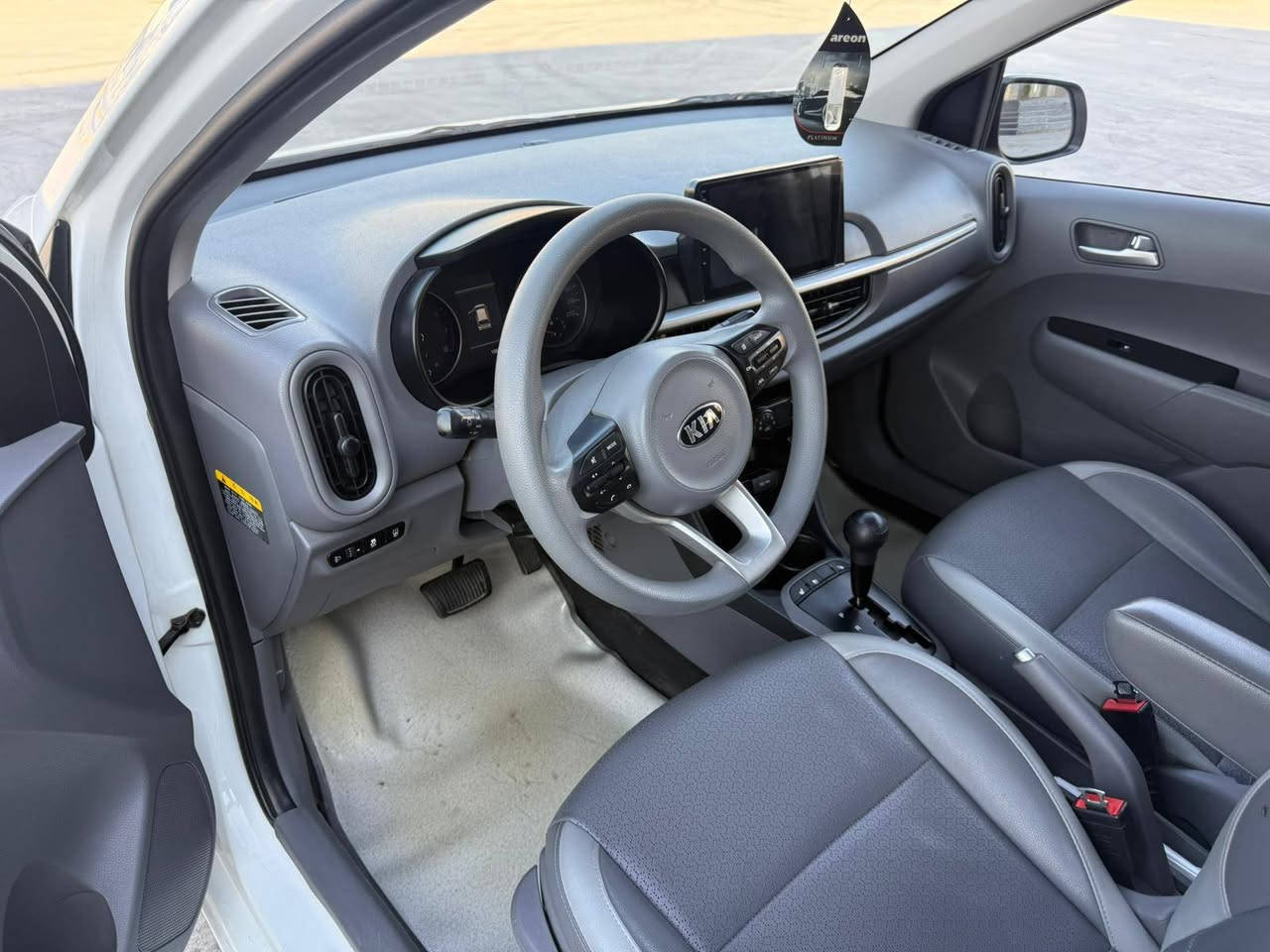 للبيع 
كيا مورننك 
موديل 2021
ماشيه 100km
كشن جلد هيتر و تبريد
رقم دهوك 
بصمه 
مري شفط
شاشه. كامره 
تحكمات ستيرن 
رادار جانبي  امامي
مانع انزلاق
كابون بانزين بيها 
بيها شبر تعديل ع بارد فقط 
مكان السياره موصل 
السعر 💸 105💸وبيه مجال 
التواصل على الارقام 
***********
***********
