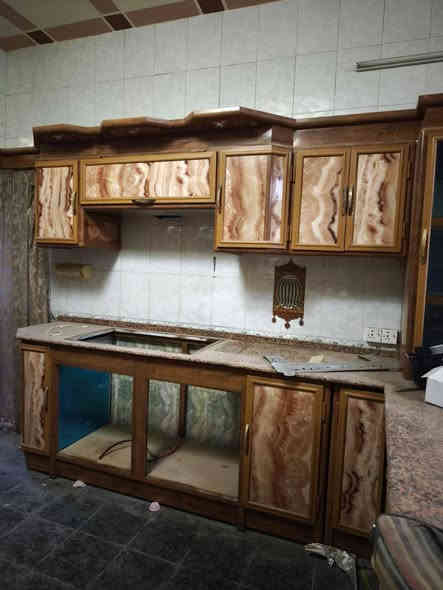 كاونتر ١٢ متر للبيع نضافه ميه بالميه مستعجل على البيعه ٦٠٠وبي مجال عنوان القبله ***********
