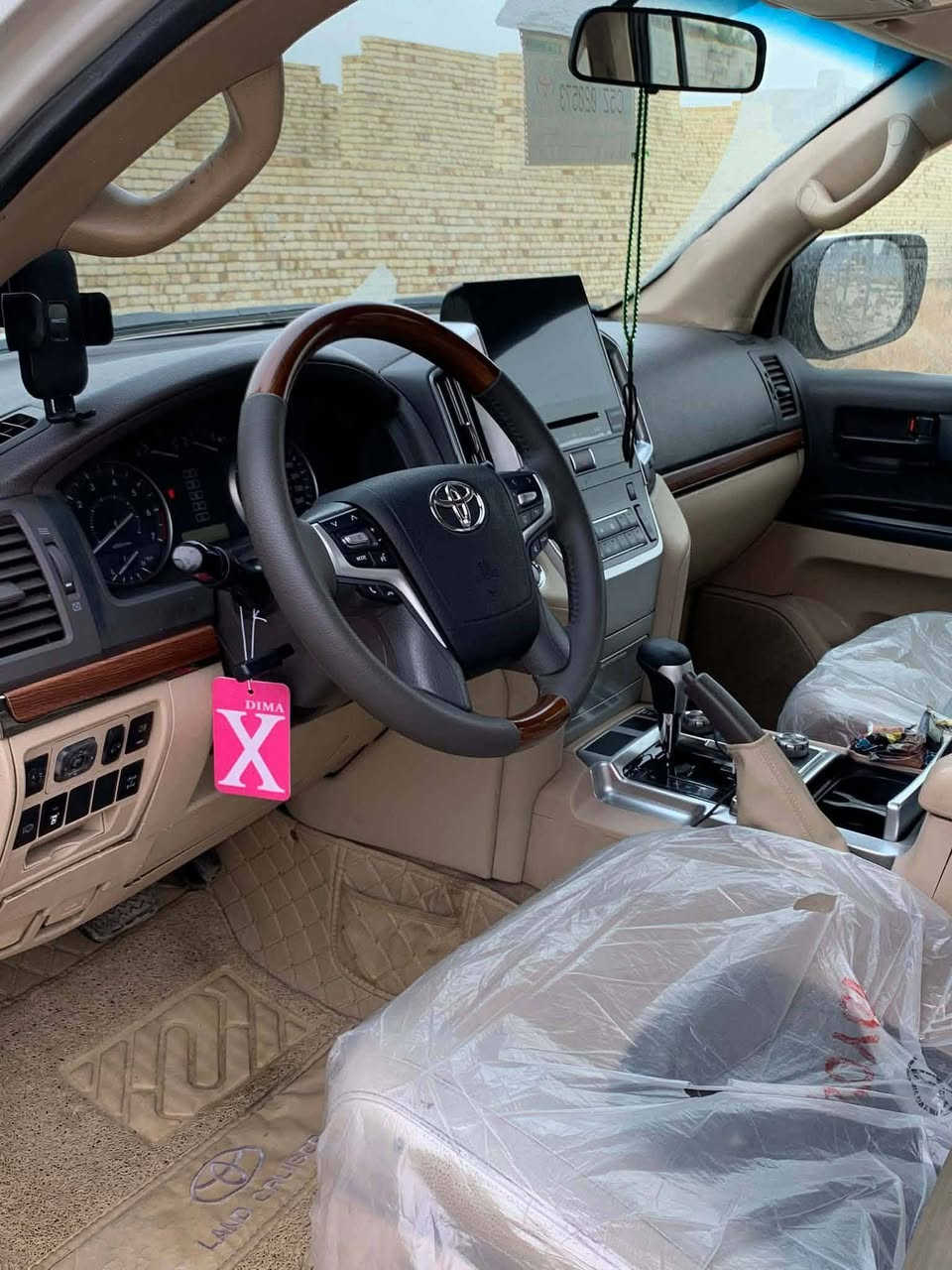 السلام عليكم للبيع لاند كروز مديل 2012محدثة 2021داخل وخارج بل كامل تحديث اصلي ابو الضمان السيارة بريم فول للخير GXR فتحة وكشنات كهرباء كامرات امامي وخلفي وحتة بل قمارة كامرة مري لكزس ابو الد وبيهن كامرات رقم بغداد السيارة مصبوغة حزام اثر تجية بصيطة بارد بل قمارة انكليزي بسمي شخصيا تخم تاير وصدر بسلفون سيارة ترايها 21والله كل نقص ما بيها بصمة 21 مكينة عشركة برغي ما مفتوح بيها شرط تبريد ثلج وتدفئة وسيارة بريم اصل مكانها بغداد وسعر مناسب بنسبة لخواتها وسعر 273اتصل وتدلل سنوية وهزة جديدة تحويل ما يكلف ***********
