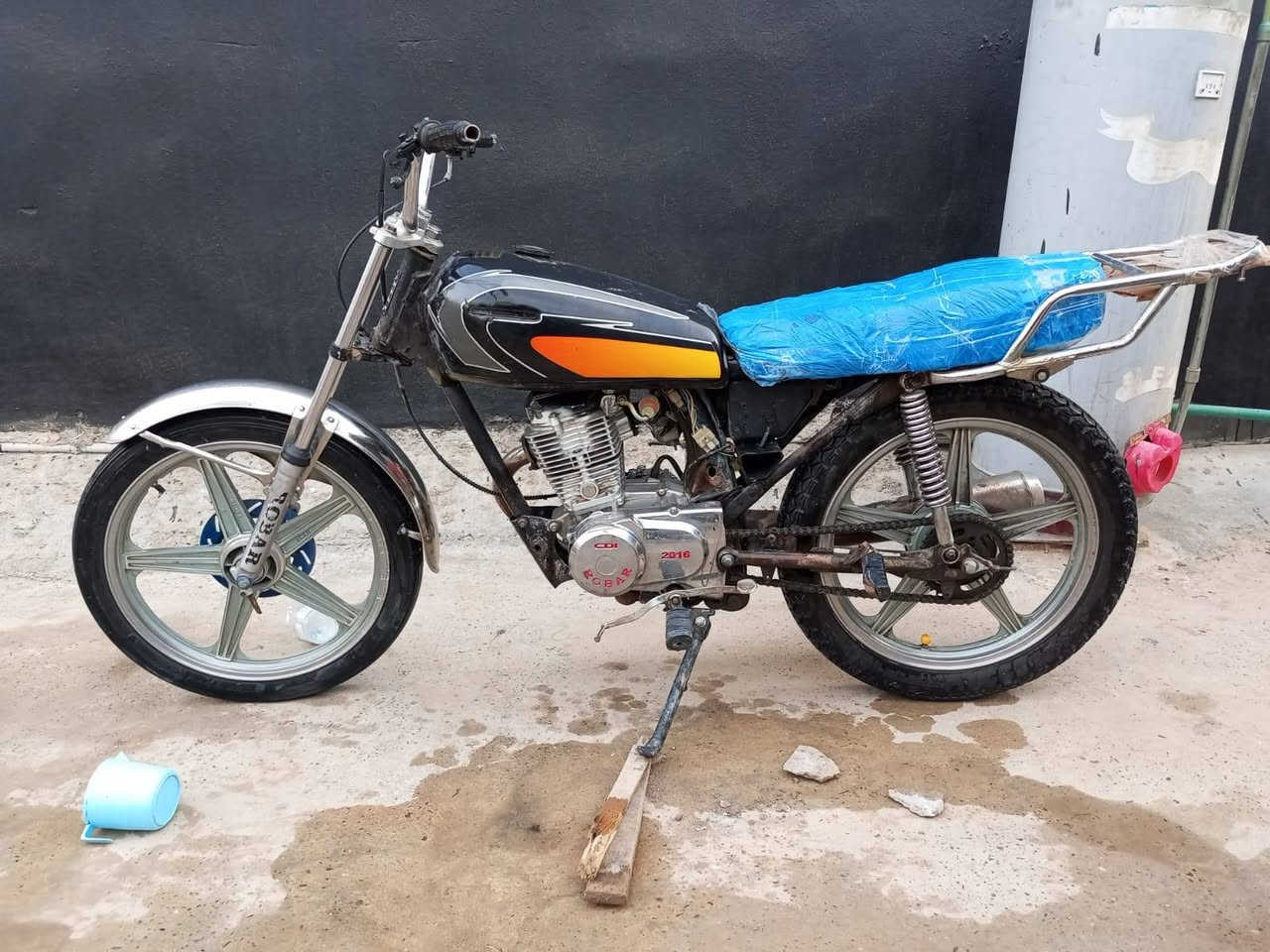 دراجه ايراني خمسه كير نوع روبر حجم المحرك 150 المحرك شرط نضيف لوك صوت مابي نشاط فول معدل دبلات شغاله السعر 175 وبي مجال
الشراي يدخل خاص او يتصل بل رقم ***********
