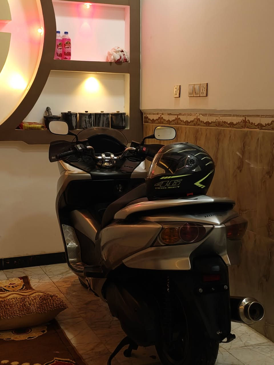 السلام عليكم شباب دراجه للبيع فورزه 010 نضافه كدام عينك و أنضف  من صوره دراجه بيه مكات فقط أسويلك مكاتبه ماشيه 24 بعده جديده و رمبه جايبه أي ستفسار خاص أو عله هاذه رقمي واتساب *********** السعر خاص
