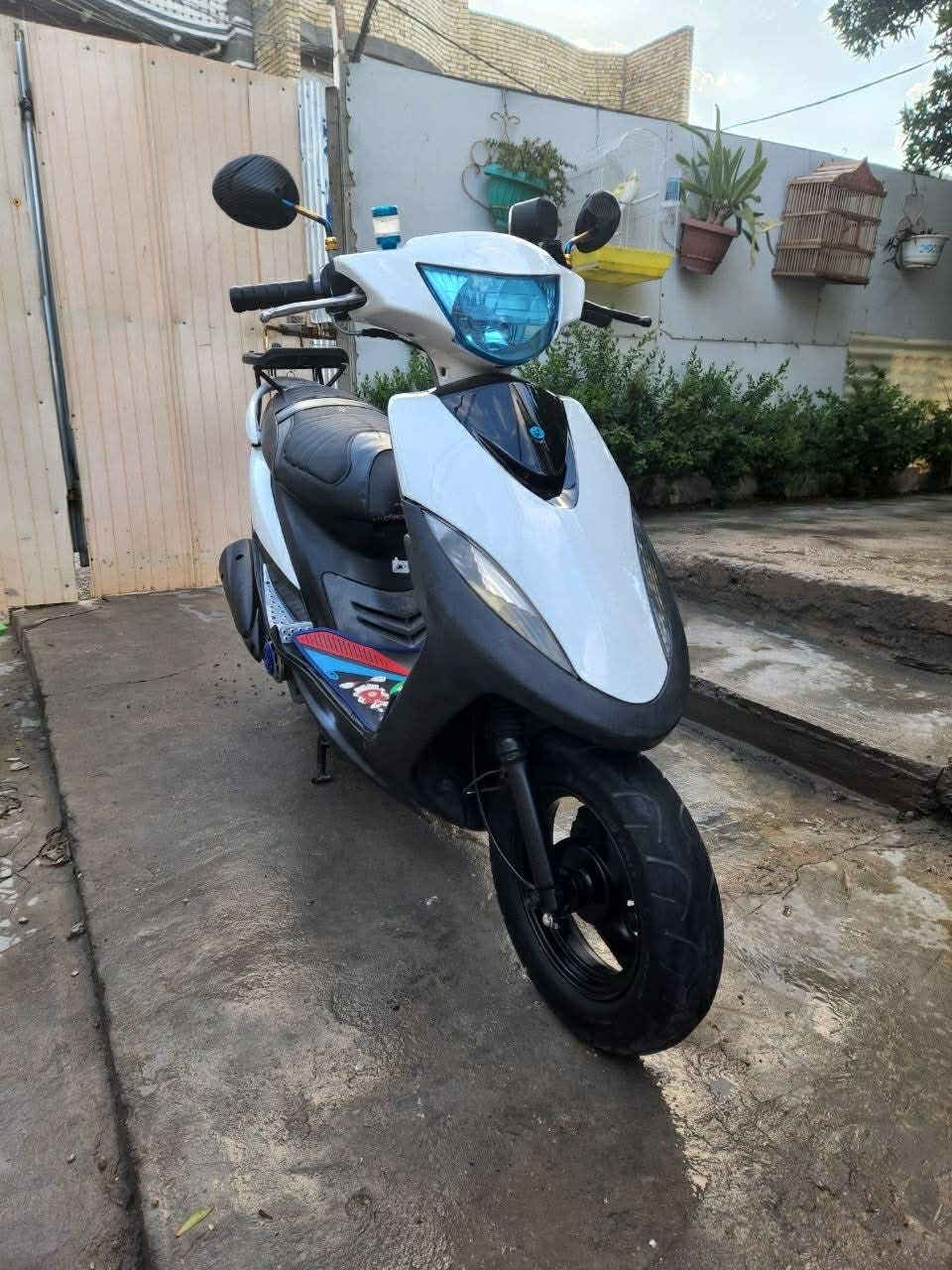 السلام عليكم البيع ماكس عدله دراجه بلاديه برغي مامفتوح بيها كلها ختم واحد ويه السوادات بدون اييي نقص شلعه معدل شك الكاع 650وبيها مجال
مكانها بغداد الكرخ 
***********
