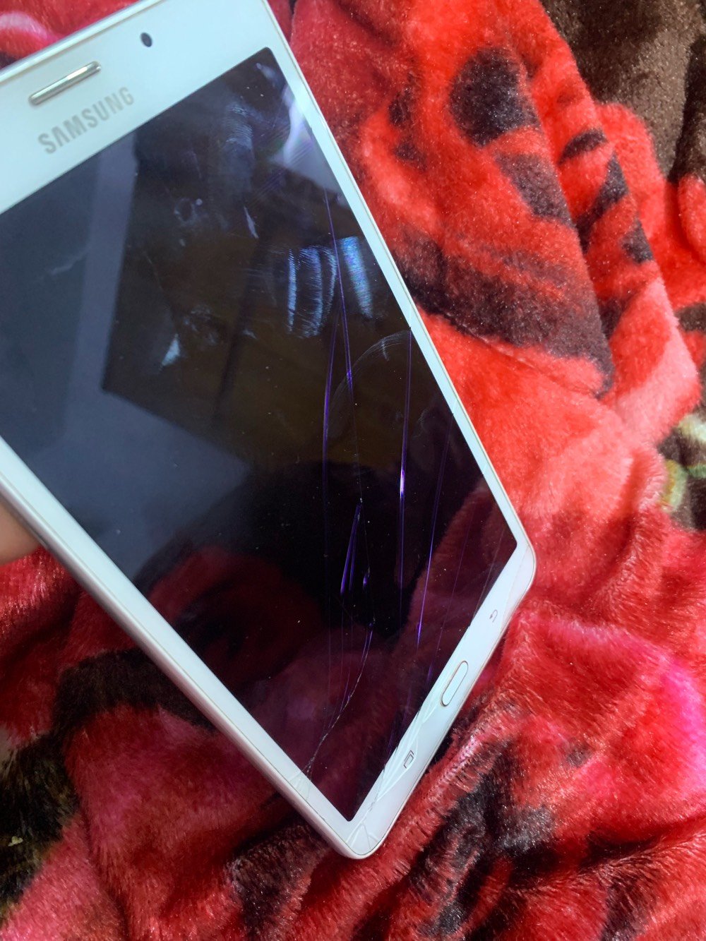 سلام عليكم ايباد سامسونغ ال iPad بس دقمه مالت الشغل وتطفي لازم تدوس بقوة والشاشة مفطره مكاني بابل بكرلي عبوديه رايده 35 ذاكره 32