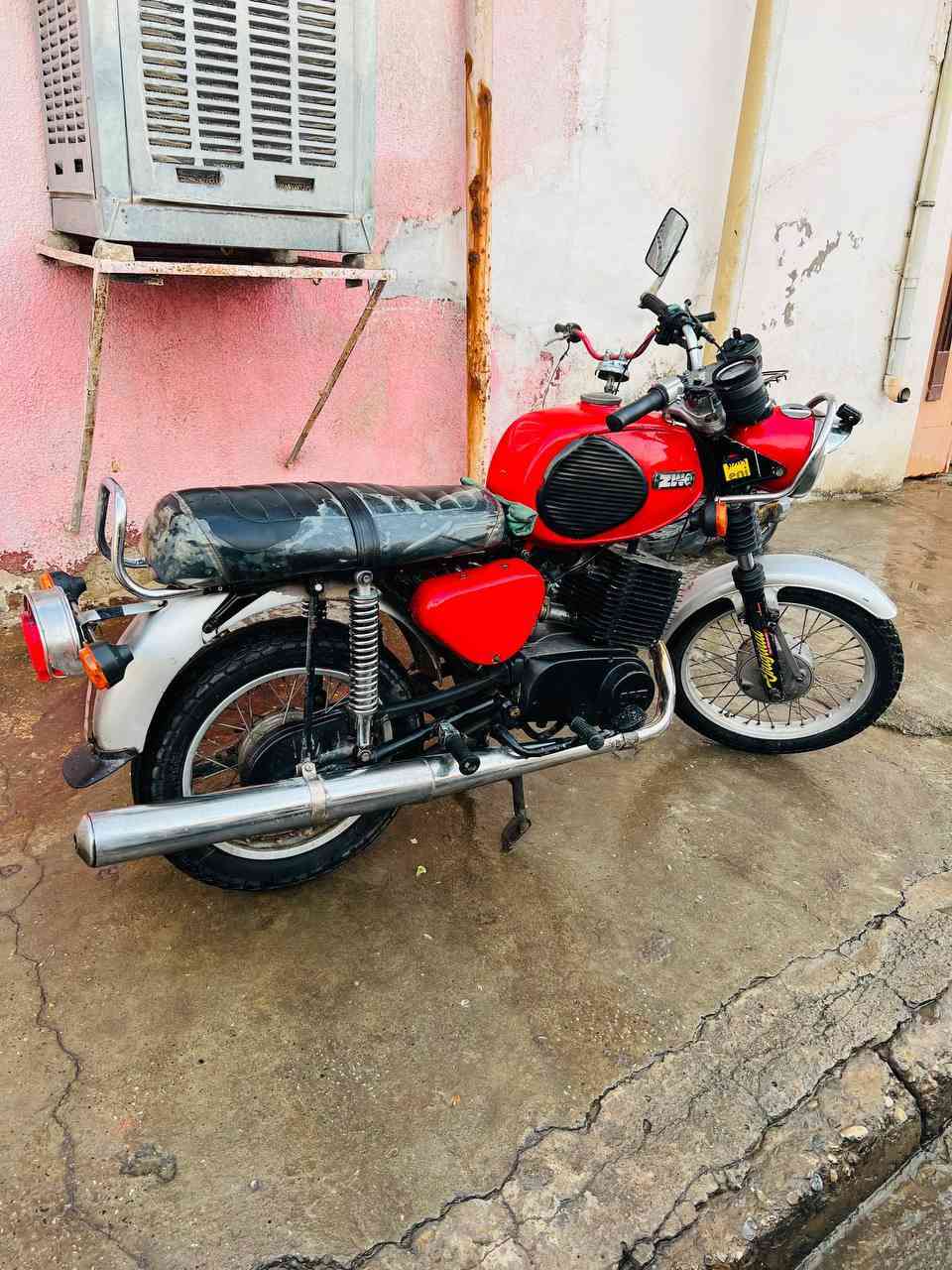 ماطور ZM للبيع وايرمنيه شغاله كلشي بي شغال مانقصو غير عينه مال كلج+ السعر خاص للستفسار رقم ***********
